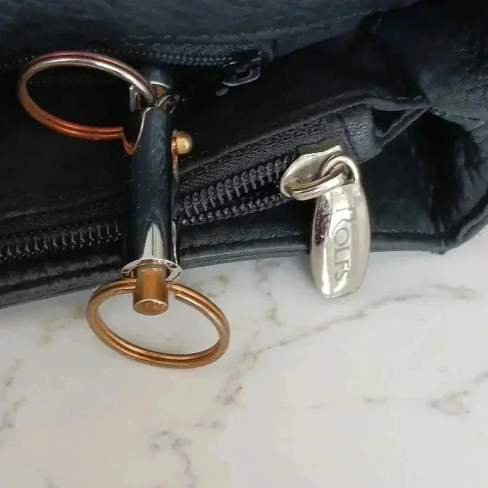 Rolf's Black leather shoulder bag with pockets